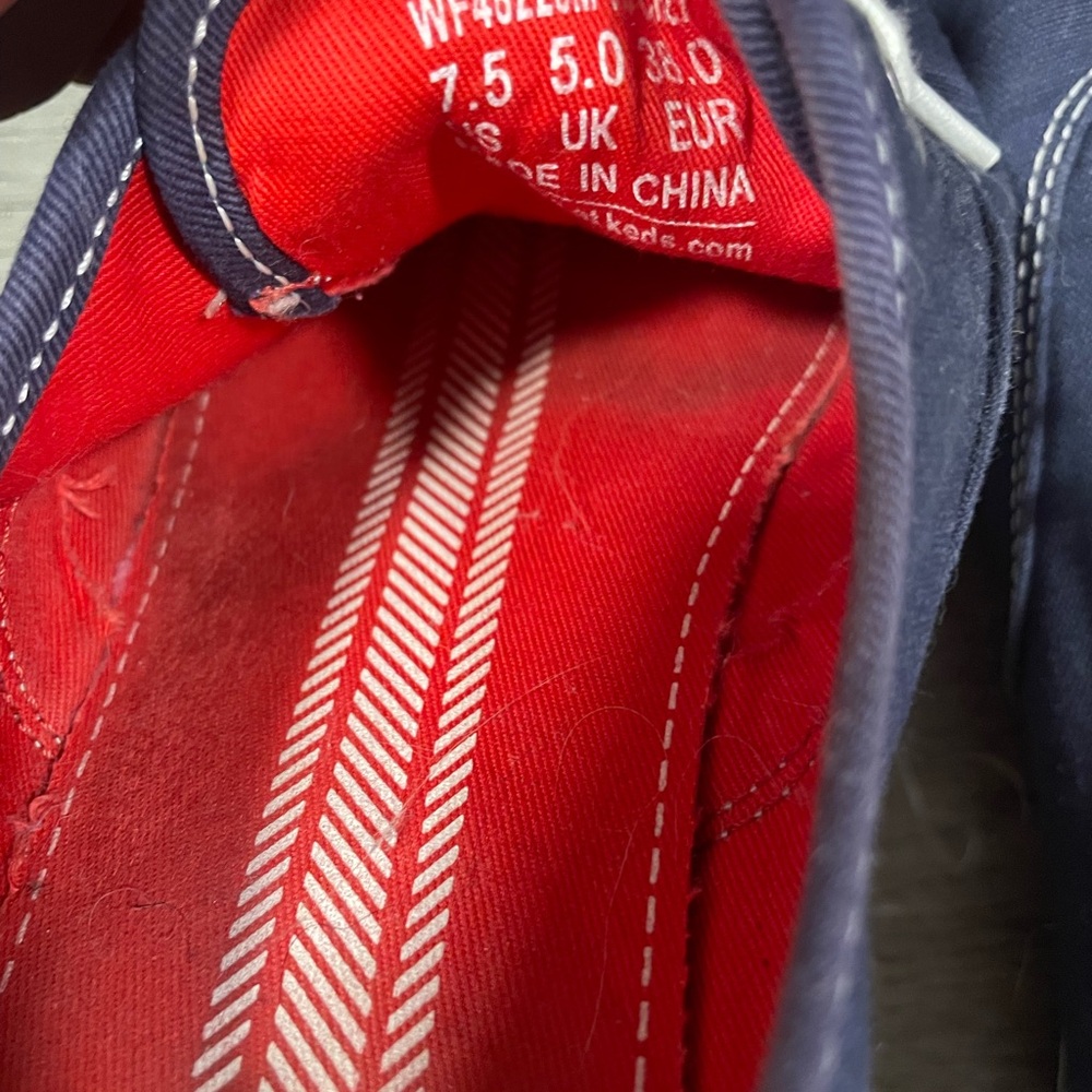 Keds size 7.5 - Picture 3 of 4